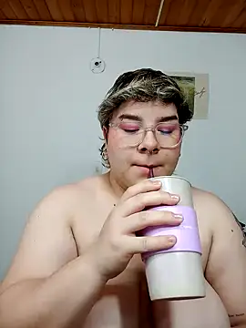 Snapshot of amalia_love chatting on 03-23-25, 01:09 amalia love online show from 03-23-25, 01:09