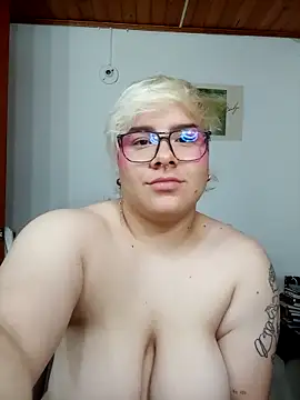 Snapshot of amalia_love chatting on 10-04-25, 05:27 amalia love online show from 10-04-25, 05:27