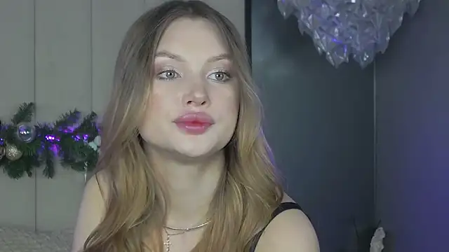 Snapshot of ViolaFlirt chatting on 12-29-24, 03:13 ViolaFlirt online show from 12-29-24, 03:13