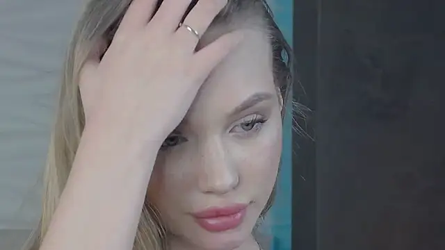 Snapshot of ViolaFlirt chatting on 02-15-25, 07:27 ViolaFlirt online show from 02-15-25, 07:27