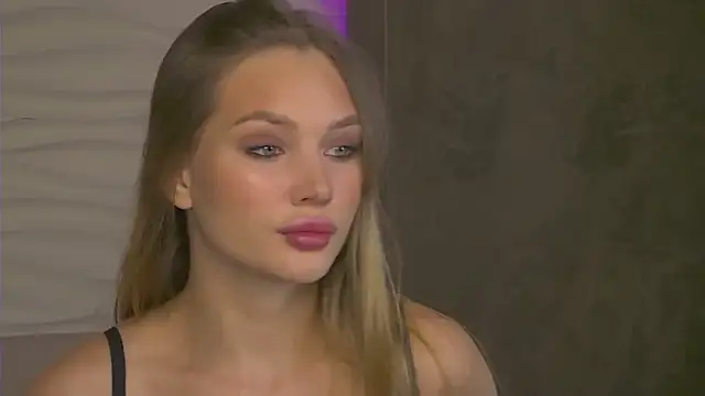 Snapshot of ViolaFlirt chatting on 03-23-25, 03:54 ViolaFlirt online show from 03-23-25, 03:54