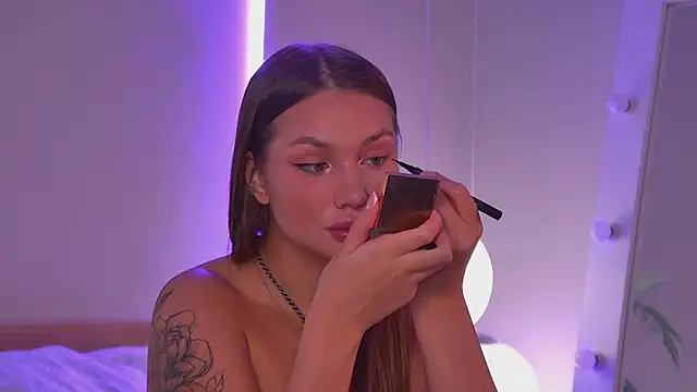 Snapshot of ViolaFlirt chatting on 10-26-25, 04:07 ViolaFlirt online show from 10-26-25, 04:07