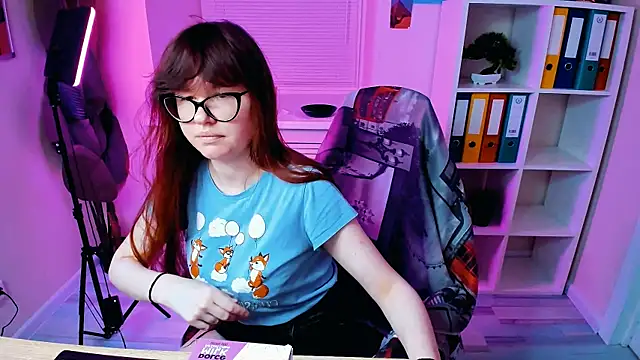 Snapshot of CarolGiggly chatting on 09-20-25, 07:31 CarolGiggly online show from 09-20-25, 07:31