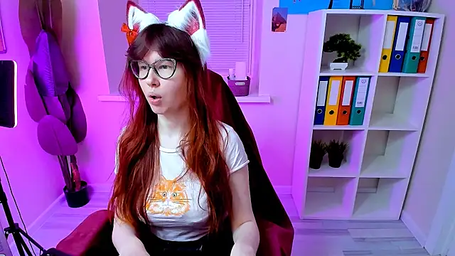 Snapshot of CarolGiggly chatting on 09-23-25, 05:54 CarolGiggly online show from 09-23-25, 05:54