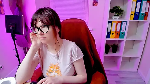 Snapshot of CarolGiggly chatting on 09-25-25, 01:31 CarolGiggly online show from 09-25-25, 01:31