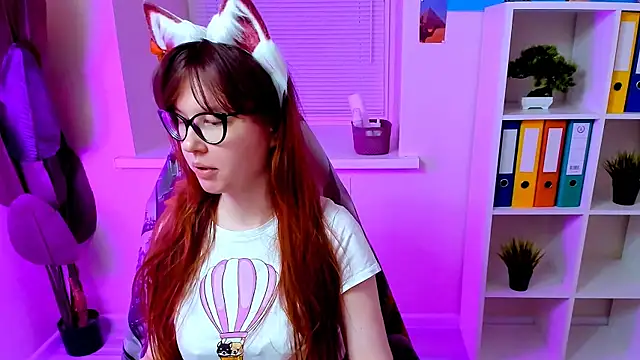 Snapshot of CarolGiggly chatting on 09-28-25, 11:43 CarolGiggly online show from 09-28-25, 11:43