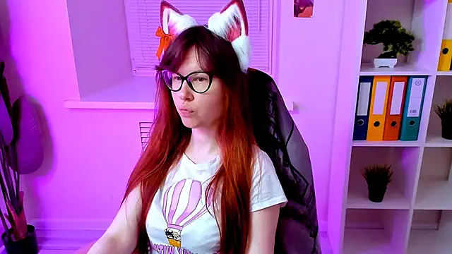 Snapshot of CarolGiggly chatting on 09-30-25, 10:15 CarolGiggly online show from 09-30-25, 10:15