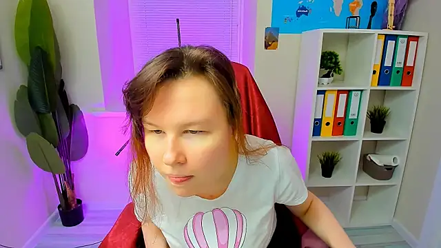 Snapshot of CarolGiggly chatting on 10-03-25, 07:00 CarolGiggly online show from 10-03-25, 07:00