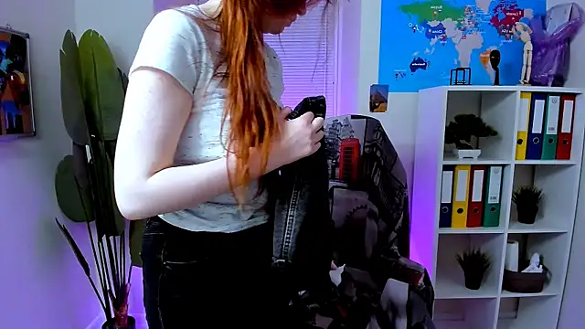 Snapshot of CarolGiggly chatting on 10-08-25, 09:45 CarolGiggly online show from 10-08-25, 09:45