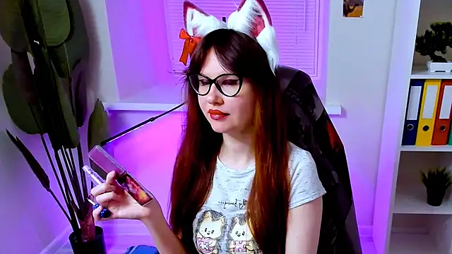 Snapshot of CarolGiggly chatting on 10-09-25, 10:46 CarolGiggly online show from 10-09-25, 10:46