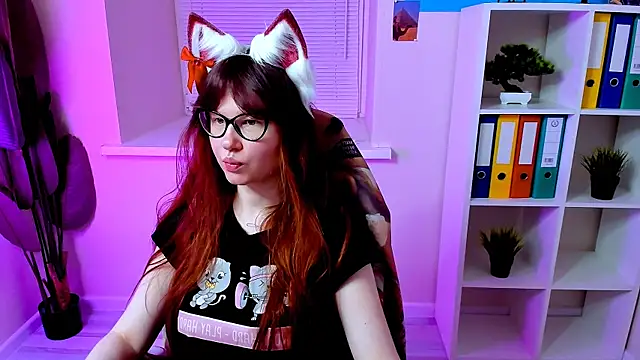 Snapshot of CarolGiggly chatting on 10-11-25, 09:57 CarolGiggly online show from 10-11-25, 09:57