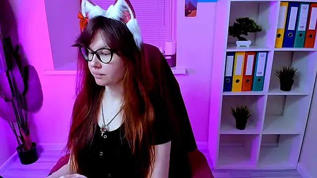 Snapshot of CarolGiggly chatting on 10-15-25, 12:05 CarolGiggly online show from 10-15-25, 12:05