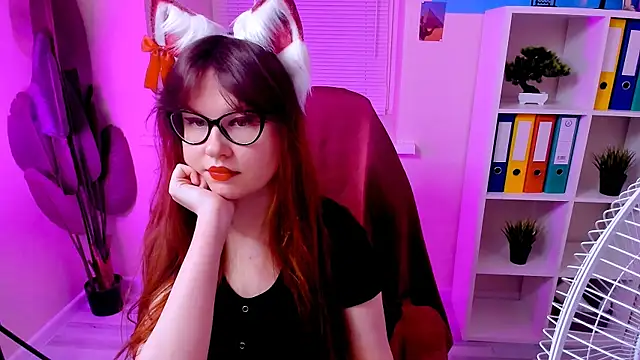 Snapshot of CarolGiggly chatting on 10-17-25, 03:42 CarolGiggly online show from 10-17-25, 03:42