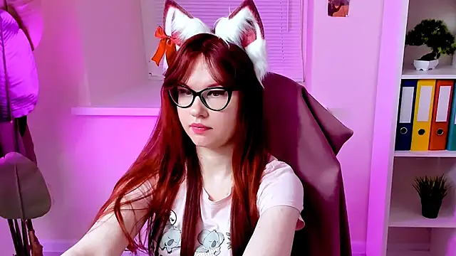 Snapshot of CarolGiggly chatting on 11-03-25, 12:02 CarolGiggly online show from 11-03-25, 12:02