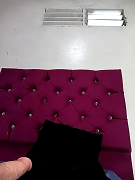 tiffany Bitch online show from 11-19-25, 10:10