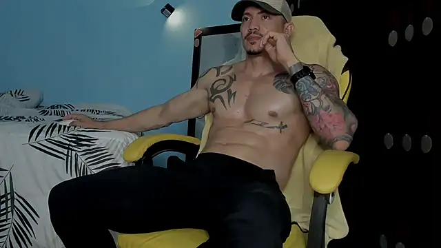 Snapshot of Alex_motta chatting on 10-12-25, 05:39 Alex motta online show from 10-12-25, 05:39