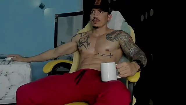 Snapshot of Alex_motta chatting on 10-21-25, 06:36 Alex motta online show from 10-21-25, 06:36