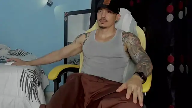 Snapshot of Alex_motta chatting on 11-03-25, 05:09 Alex motta online show from 11-03-25, 05:09