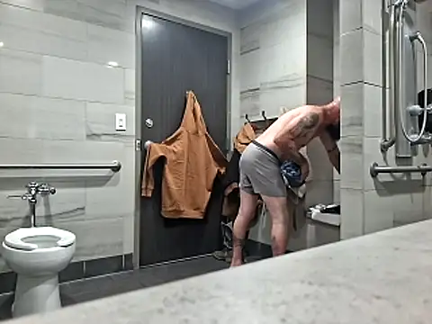 Snapshot of Cantufamily1979 chatting on 10-30-25, 05:42 Cantufamily1979 online show from 10-30-25, 05:42