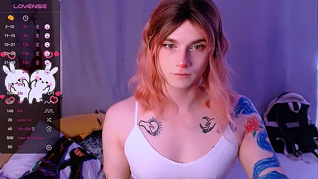 Snapshot of Alice_Hells chatting on 10-23-25, 06:02 Alice Hells online show from 10-23-25, 06:02