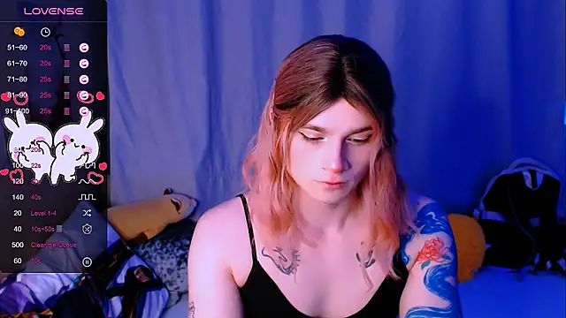 Snapshot of Alice_Hells chatting on 11-09-25, 04:33 Alice Hells online show from 11-09-25, 04:33