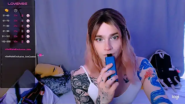 Snapshot of Alice_Hells chatting on 06-05-26, 06:20 Alice Hells online show from 06-05-26, 06:20