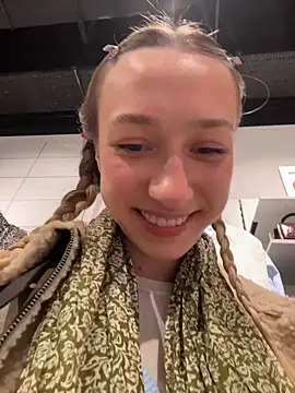 Lia  Love online show from 10-06-25, 12:13