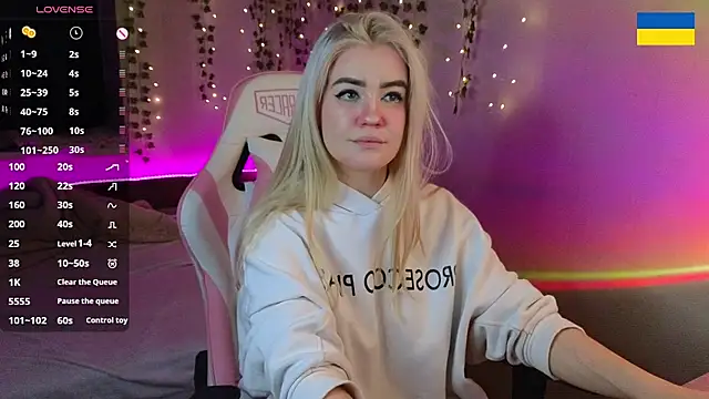 RedVelveten online show from 09-29-25, 07:40