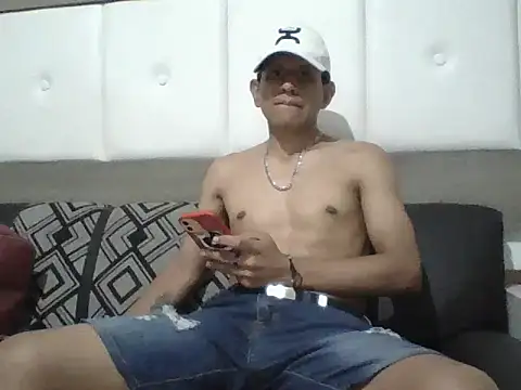 Snapshot of oiram27 chatting on 10-02-25, 10:28 oiram27 online show from 10-02-25, 10:28