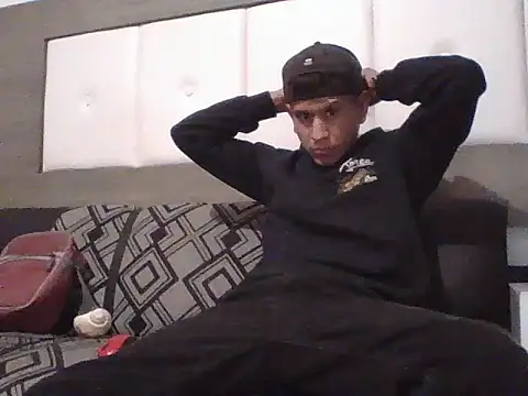 Snapshot of oiram27 chatting on 11-15-25, 09:17 oiram27 online show from 11-15-25, 09:17