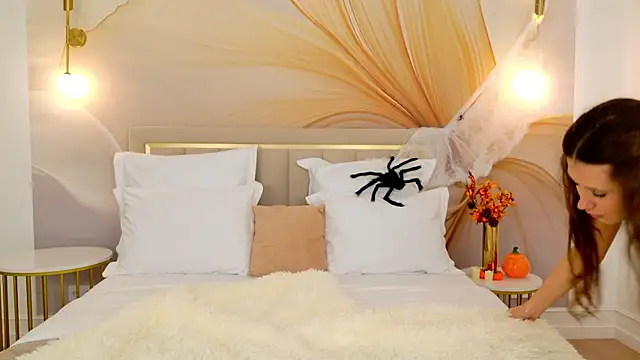 milaleoneli online show from 10-29-25, 03:03