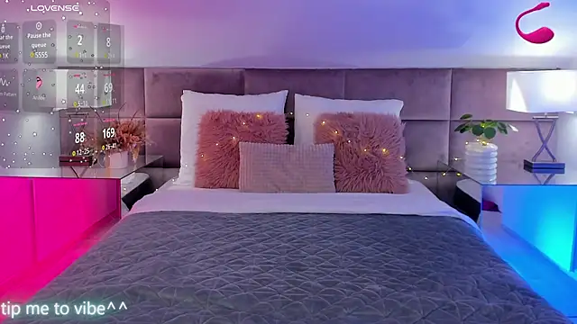 Snapshot of Mayzzie chatting on 02-13-25, 08:55 Mayzzie online show from 02-13-25, 08:55