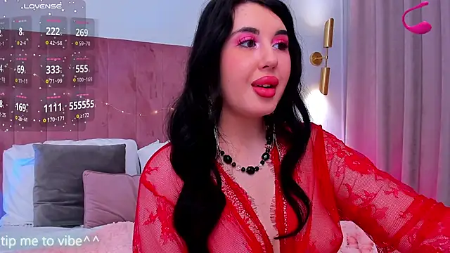 Snapshot of Mayzzie chatting on 02-18-25, 11:41 Mayzzie online show from 02-18-25, 11:41