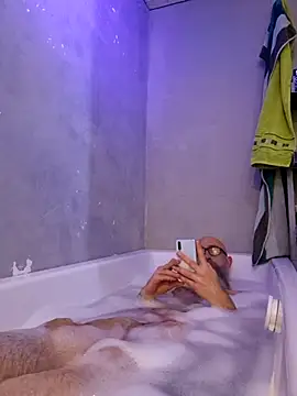 Kingsscepter online show from 10-31-25, 04:19