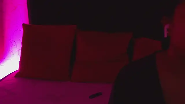 IzzyyBeelmonth online show from 12-07-24, 10:39