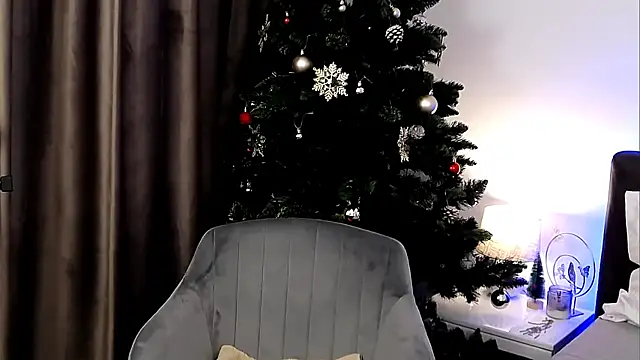 Snapshot of AveryWillow chatting on 12-27-24, 02:22 AveryWillow online show from 12-27-24, 02:22