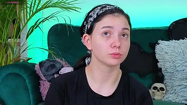 AveryWillow online show from 11-01-25, 04:58