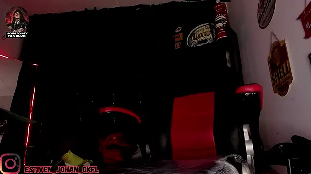 Snapshot of the_beast_master_ chatting on 02-25-26, 01:15 the beast master online show from 02-25-26, 01:15