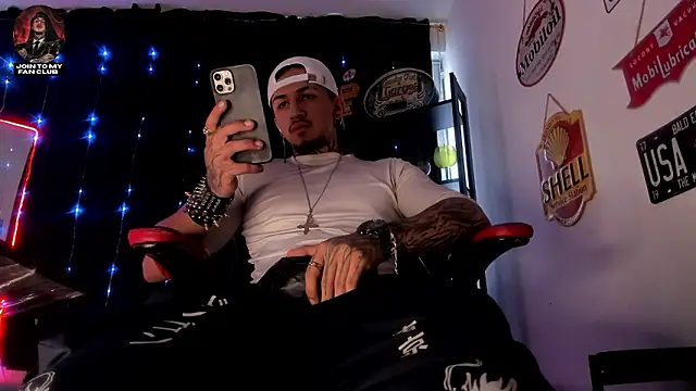 Snapshot of the_beast_master_ chatting on 03-03-26, 08:04 the beast master online show from 03-03-26, 08:04