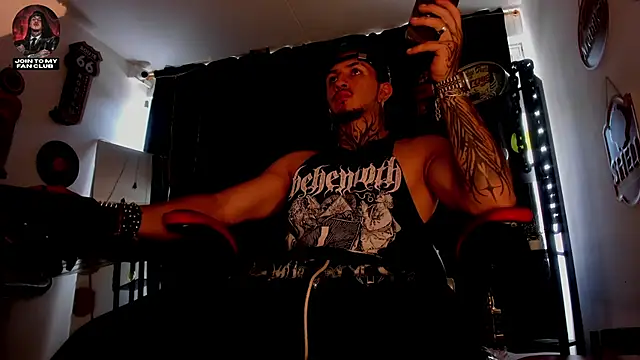 Snapshot of the_beast_master_ chatting on 03-13-26, 08:37 the beast master online show from 03-13-26, 08:37