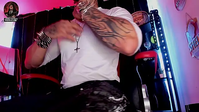 Snapshot of the_beast_master_ chatting on 03-20-26, 08:35 the beast master online show from 03-20-26, 08:35