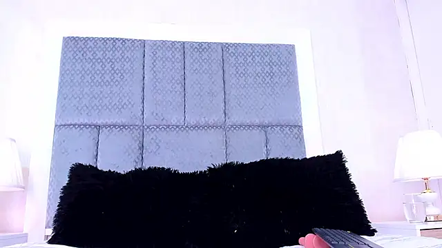 CaroSainz online show from 12-18-24, 01:48