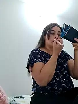 Snapshot of _Prinscarlet_ chatting on 12-17-24, 10:43 Prinscarlet online show from 12-17-24, 10:43