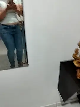 Snapshot of _Prinscarlet_ chatting on 12-25-24, 02:35 Prinscarlet online show from 12-25-24, 02:35