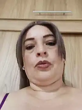 Snapshot of _Prinscarlet_ chatting on 02-05-25, 04:06 Prinscarlet online show from 02-05-25, 04:06