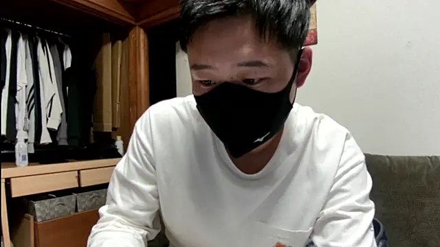 Snapshot of tuki_fu chatting on 12-29-24, 08:00 tuki fu online show from 12-29-24, 08:00