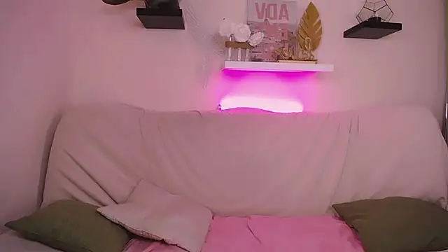 EmmaKeam online show from 01-28-25, 07:43