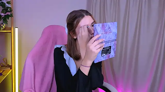 EmmaKeam online show from 09-28-25, 03:34