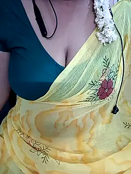 Snapshot of Yours_Radika chatting on 12-10-24, 03:22 Yours Radika online show from 12-10-24, 03:22