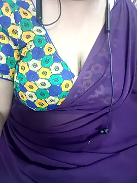 Snapshot of Yours_Radika chatting on 12-24-24, 07:00 Yours Radika online show from 12-24-24, 07:00